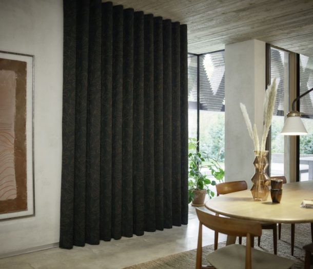 Overgordijnen vind je, ook op maat gemaakt, bij de Woonspecialist!