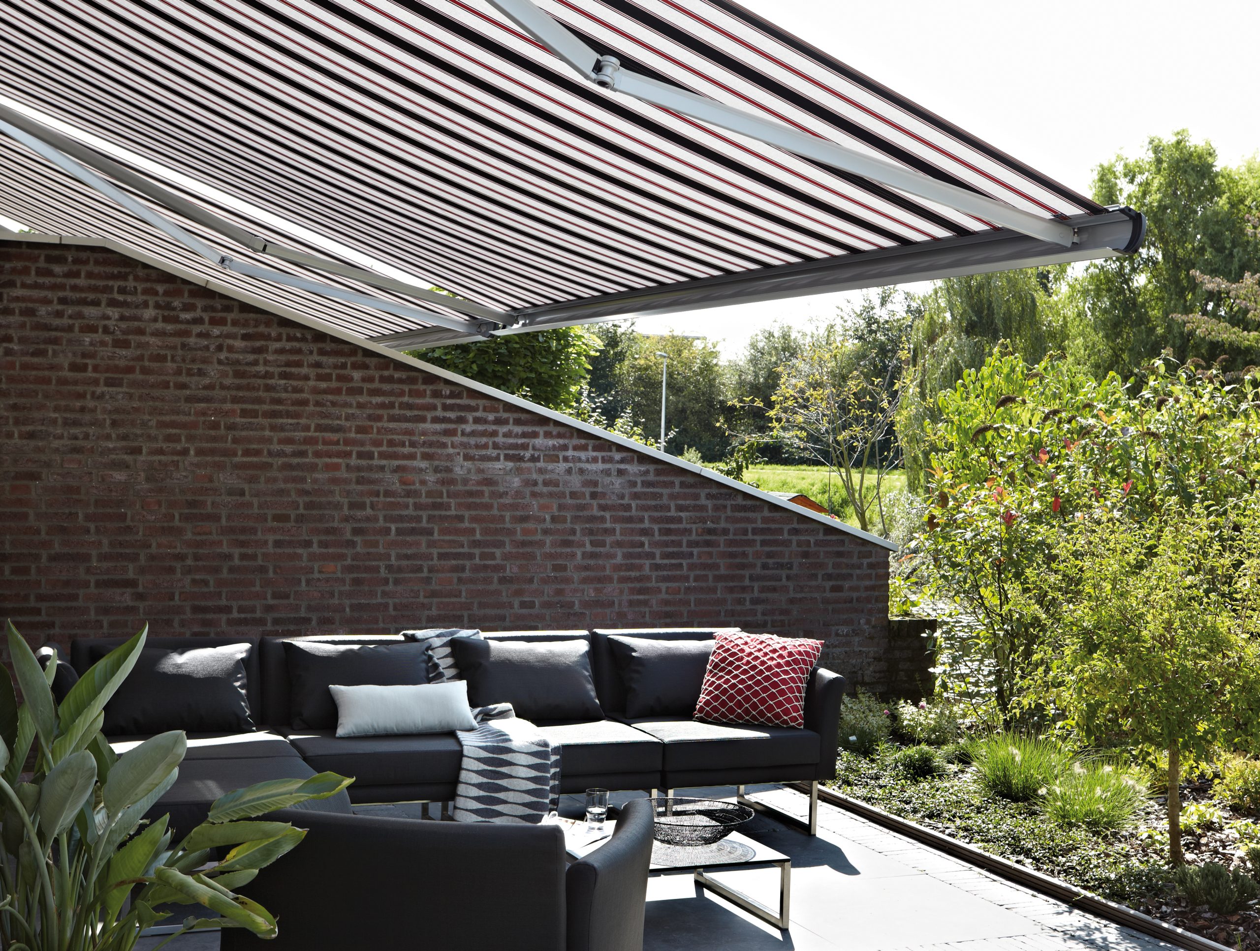 Buitenzonwering | Knikarmscherm | de Woonspecialist