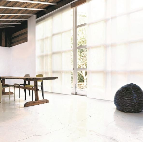 Lichte paneelgordijnen voor elk interieur.