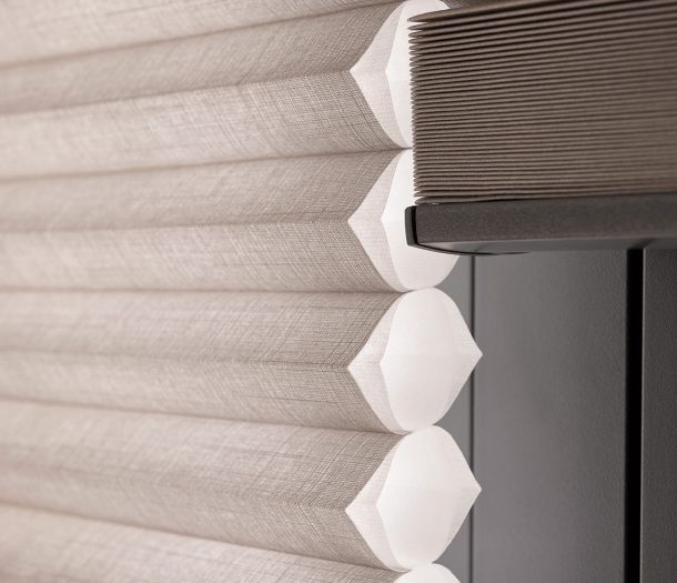 Dupligordijn met honingraat structuur_detali_Luxaflex Dupligordijn met honingraat structuur_detali_Luxaflex