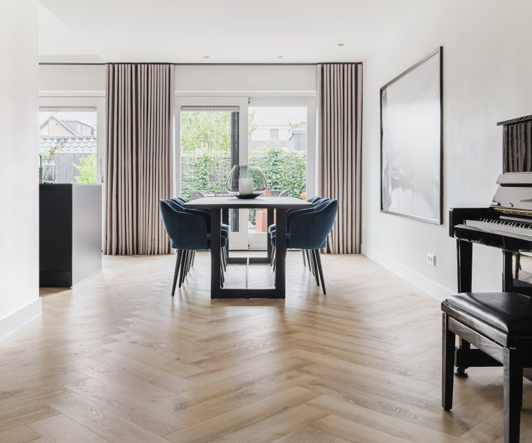 Therdex houtlook pvc-visgraat in de woonkamer