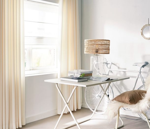 Overgordijnen vind je, ook op maat gemaakt, bij de Woonspecialist!