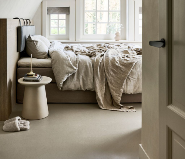Grijze betonlook Marmoleum in de slaapkamer Grijze betonlook Marmoleum in de slaapkamer