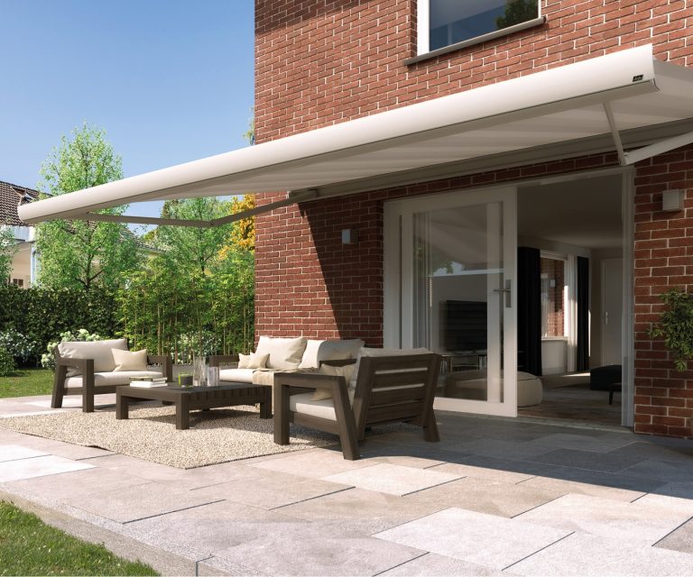 Buitenzonwering Knikarmschermen bij De Woonspecialist