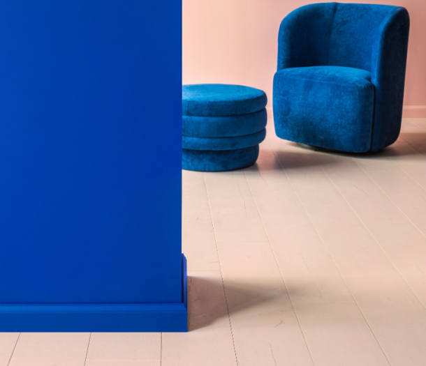 Lichte laminaat vloer in de zithoek