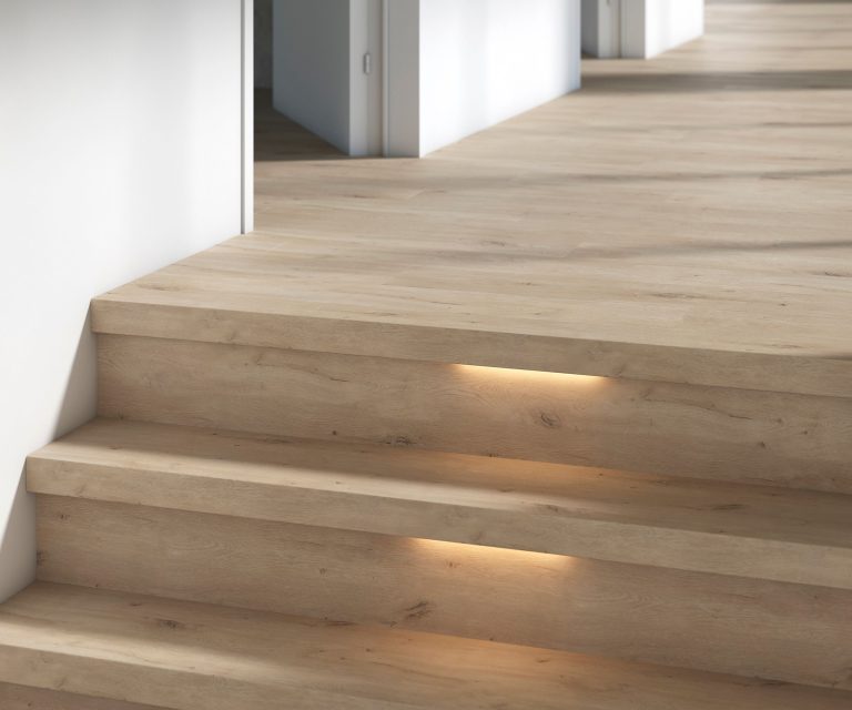 Traprenovatie met verlichting bij De Woonspecialist