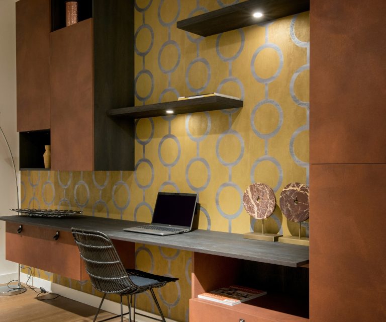 Wandmeubels met bureau op maat bij de Woonspecialist