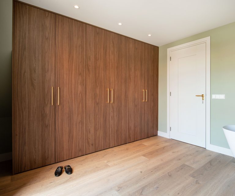 Draaideurkasten houtlook op maat bij De Woonspecialist – slider 2