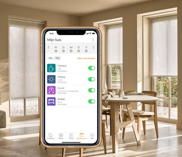 Bedien jouw ramen altijd vanuit waar je bent met de Luxaflex PowerView app op je telefoon. Bedien jouw ramen altijd vanuit waar je bent met de Luxaflex PowerView app op je telefoon.