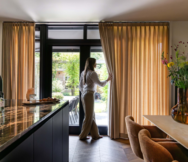 Terracotta gordijnen in de keuken