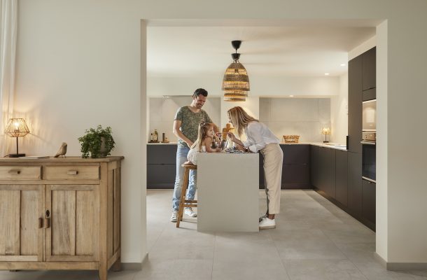 COREtec – pvc – naturals – megatiles – tegels – bruin – keuken – liggend – kopie COREtec – pvc – naturals – megatiles – tegels – bruin – keuken – liggend – kopie