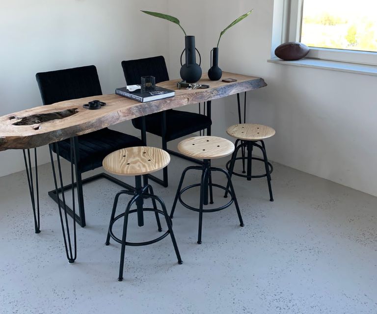 Lichte vinyl betonlook vloer in de woonkamer