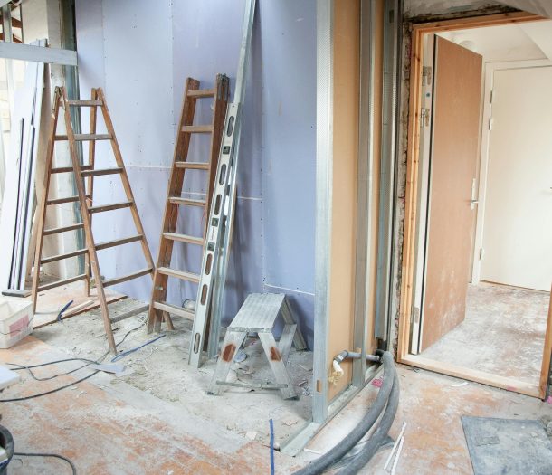 Vloer laten verwijderen en egaliseren in Borne