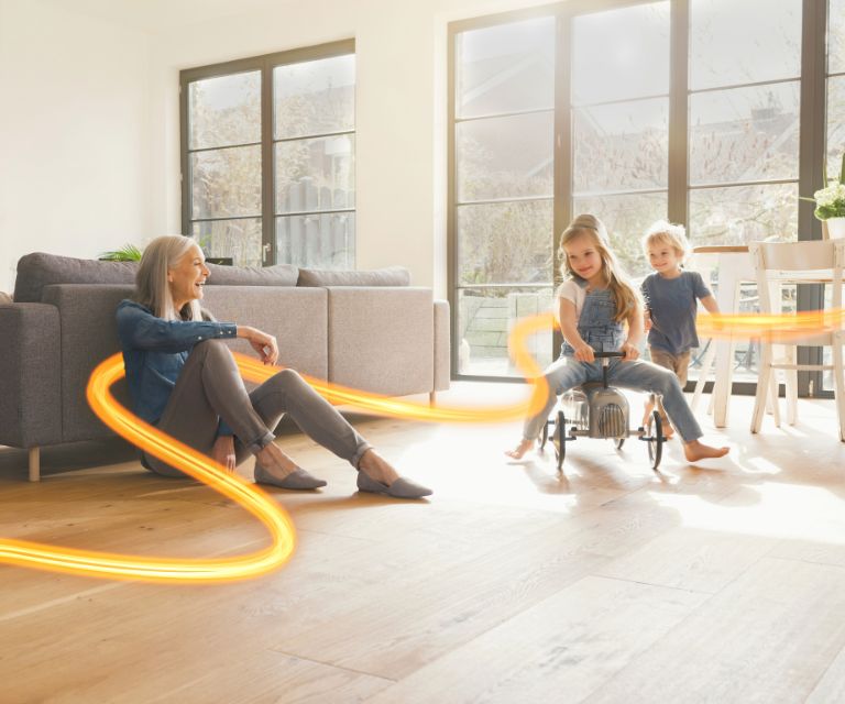 Gezin op de vloer met vloerverwarming