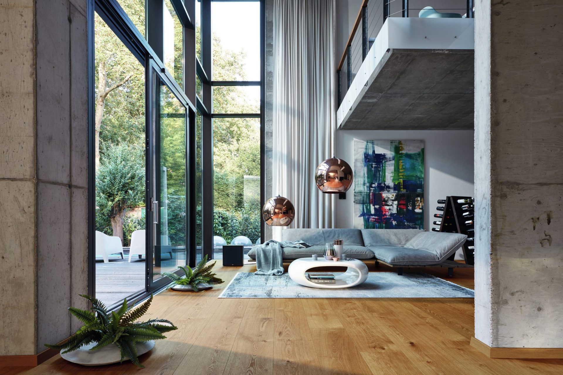 Woonkamer in industriele stijl met hoge ramen, hoekbank en Meister houten vloer