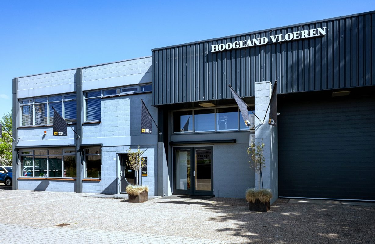Jouw Woonspecialist in Zaandam op het gebied van vloeren, raamdecoratie, buitenzonwering, gordijnen, trappen, vloerverwarming en meer!