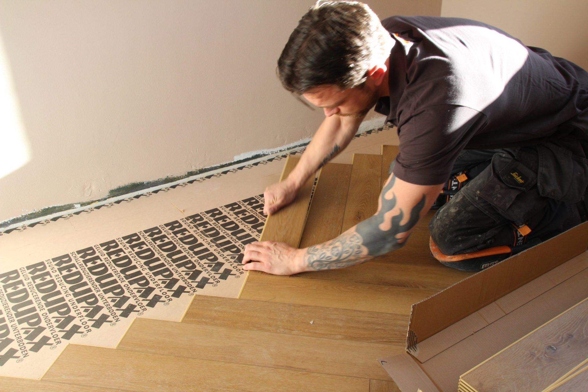 de Woonspecialist – vakmanschap – vloer leggen (5)