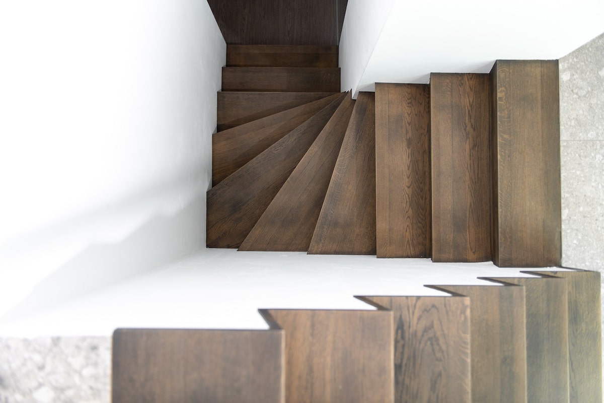 Z trap in donker eiken van Decotrap