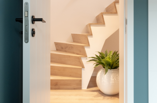 Z-trap in lichte houtlook Z-trap in lichte houtlook