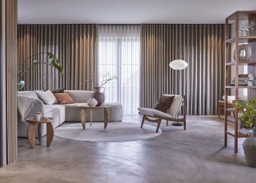 Woonkamer in Scandinavische stijl met warme herfsttinten