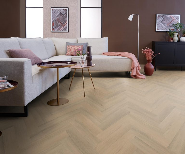 Withag visgraat vloer uit de WIJS-collectie in de kleur warm beige