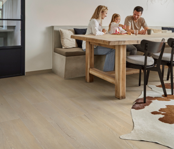 Coretec® vloeren in rechte plank in de eetkamer