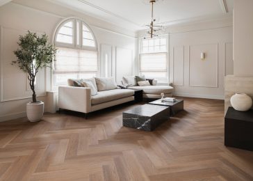 Donkere eiken look pvc-vloer walvisgraat in de woonkamer