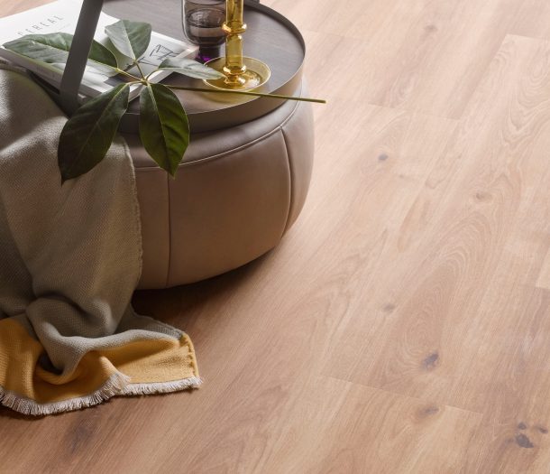 Lichte eiken look pvc-vloer in de woonkamer