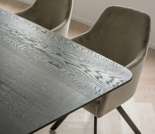 Zwarte eiken Forme tafel rechthoekig met radius blad