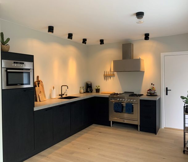 Hello Front keukenrenovatie bij de Woonspecialist - zwart