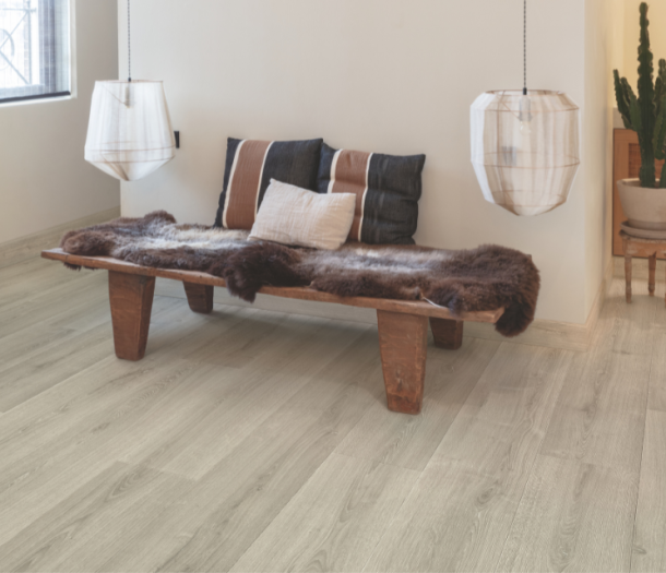 Quick-Step laminaatvloer in een lichtgrijze tint