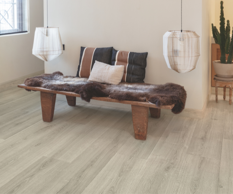 Quick-Step laminaatvloer in een lichtgrijze tint