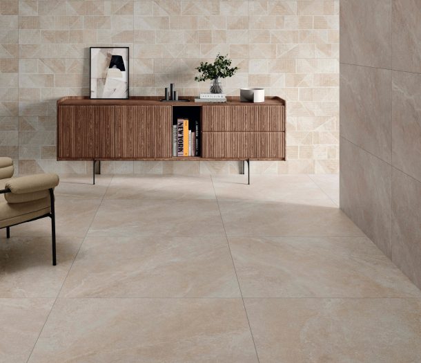 Roze/beige marmer keramische tegels in zithoek