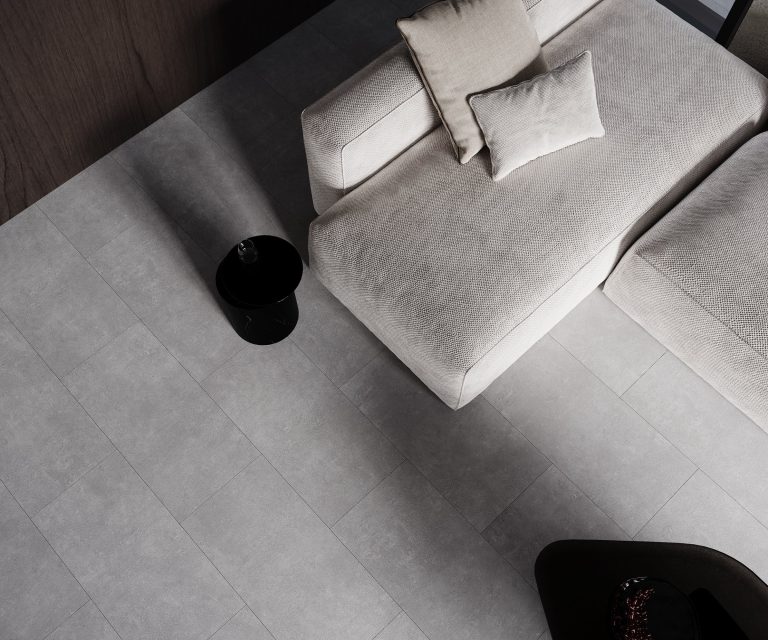 Grijze lange keramische tegels in woonkamer