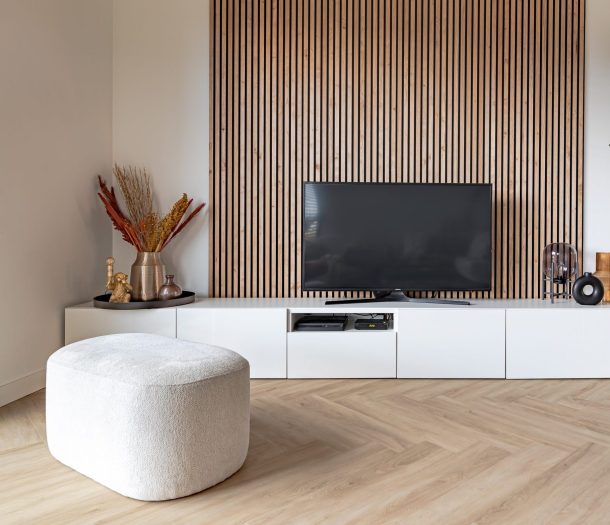 Vloer-pvc-therdex-licht-liggend-woonkamer-houtlook-visgraat-3-1-scaled-e1716991884398