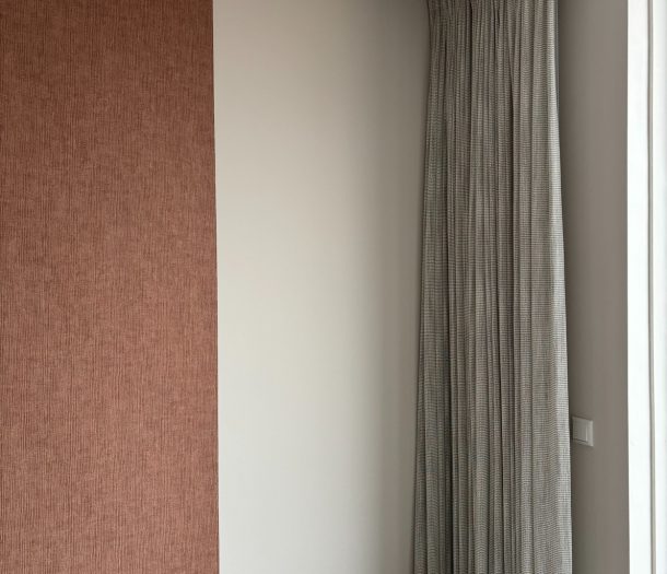 Artelux Hop gordijnen (kleur 05, Heditex 4100 rail) met Eijffinger Unify 333207 behang