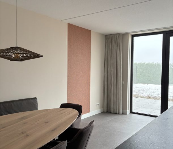 Artelux Hop gordijnen (kleur 05, Heditex 4100 rail) met Eijffinger Unify 333207 behang