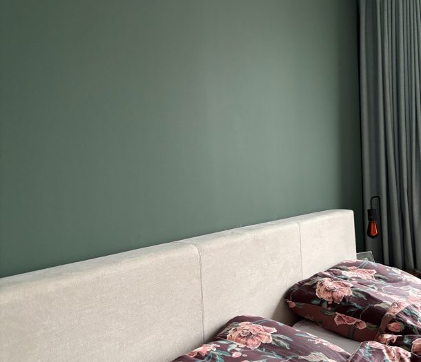 Groen behang in de slaapkamer