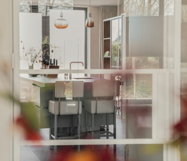 Metal Doors scharnierdeur met vast element (wit, type MEATL500) & Belakos Touchstone Grand pvc dryback vloer, kleur 140