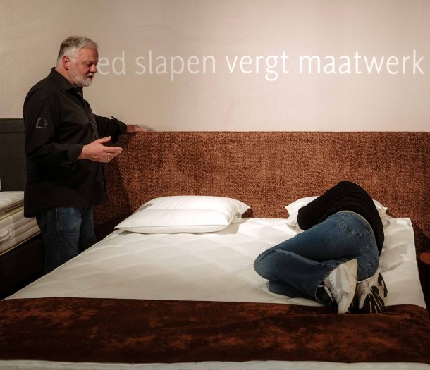 Luken wonen en slapen bed in de winkel