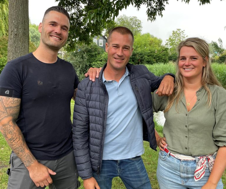 Presentatoren tv-programma De Grote Huisverbouwing Partner van De Woonspecialist