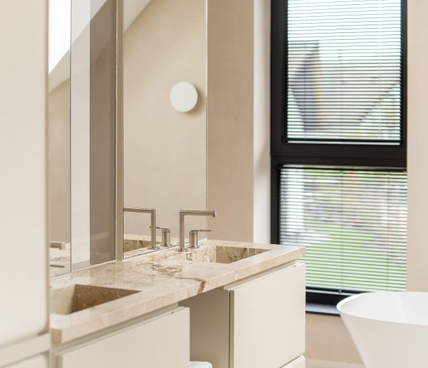 Aluminium jaloezie in badkamer