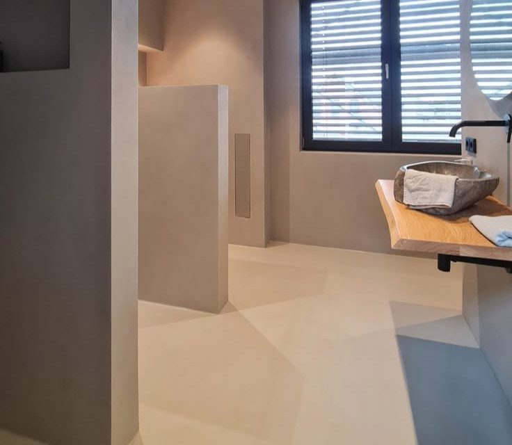 Corestone nature blend sand storm gietvloer in badkamer