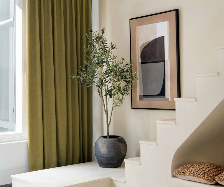 Afbeelding Aura gordijnen hangen in kamer